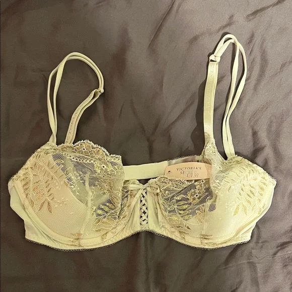 Victoria's Secret Cream and Blue Lace Bras - Picture 2 of 6